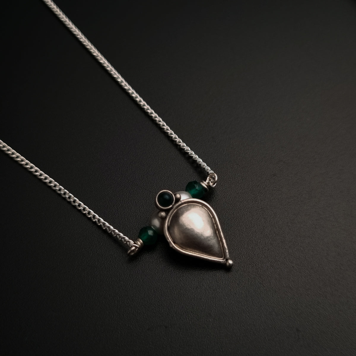 Drop Shape Necklace with Peral and Green Onyx