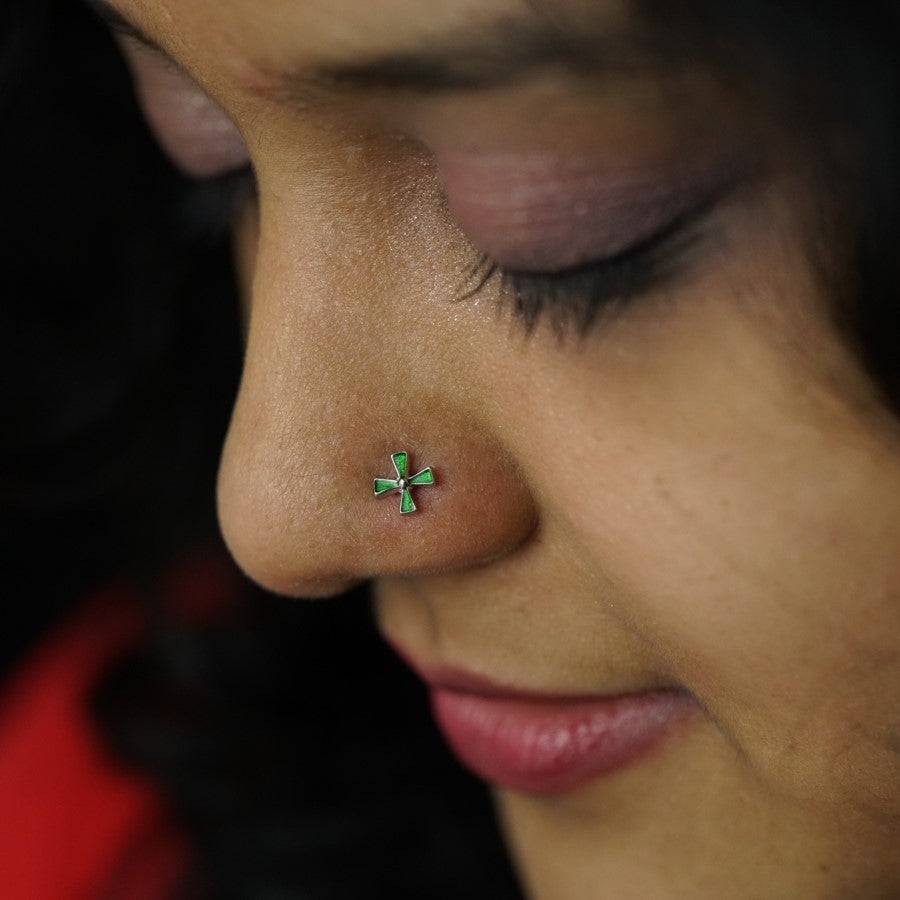 Pinwheel Nosepin ( Pierced ) - Green