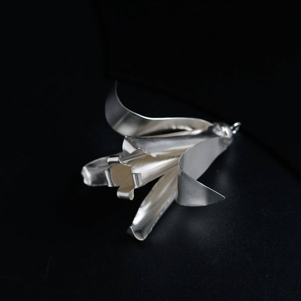 a metal object sitting on top of a table