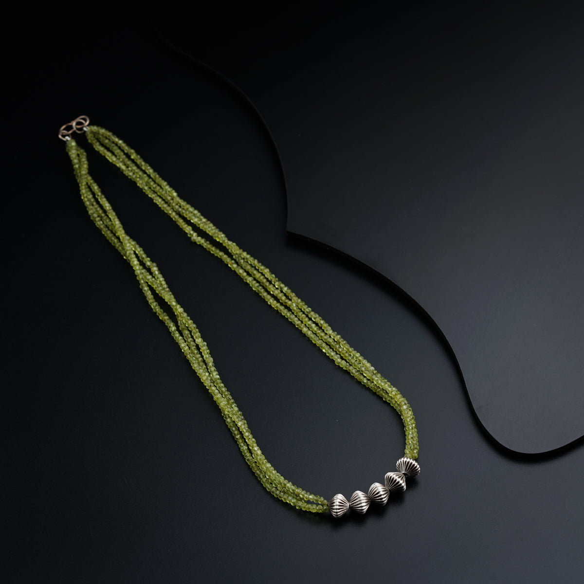 Peridot and silver beads necklace