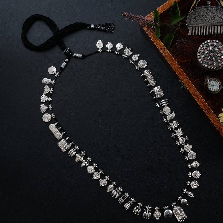 The Aadyaa Saaj (Silver, Black spinel)