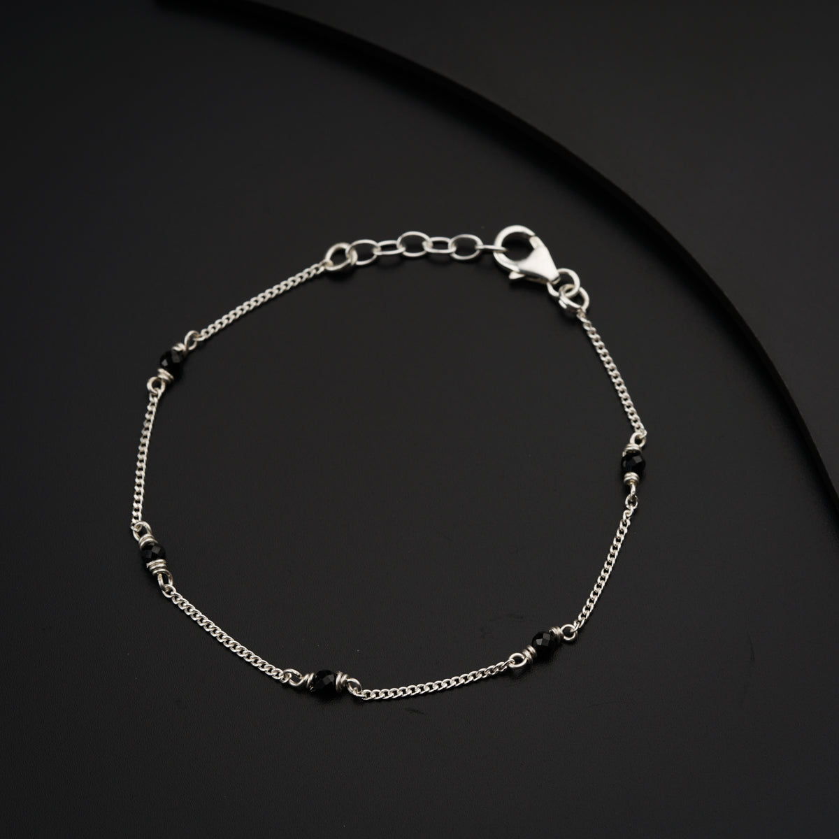a black and white photo of a chain bracelet