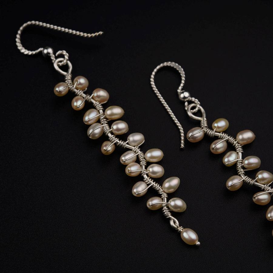 Handmade Pearl earring : Heliconia