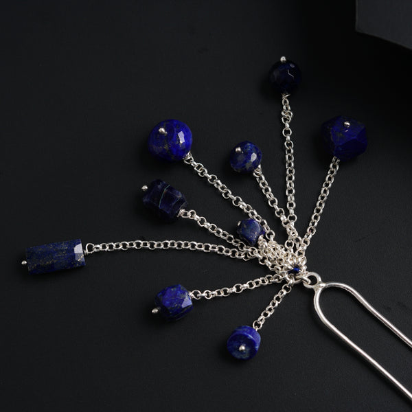 a bunch of blue beads are hanging from a chain