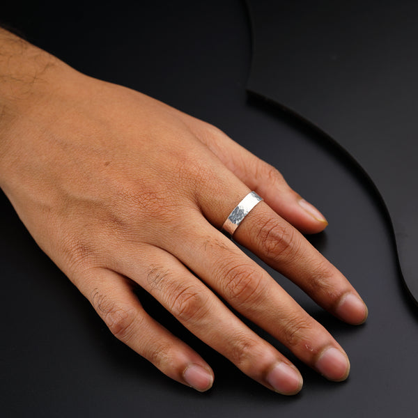Unisex hammered silver ring for men and women